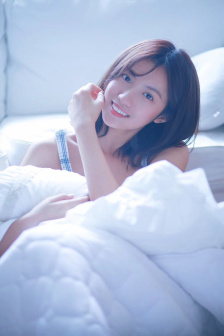 小受被按在墙上做腿交